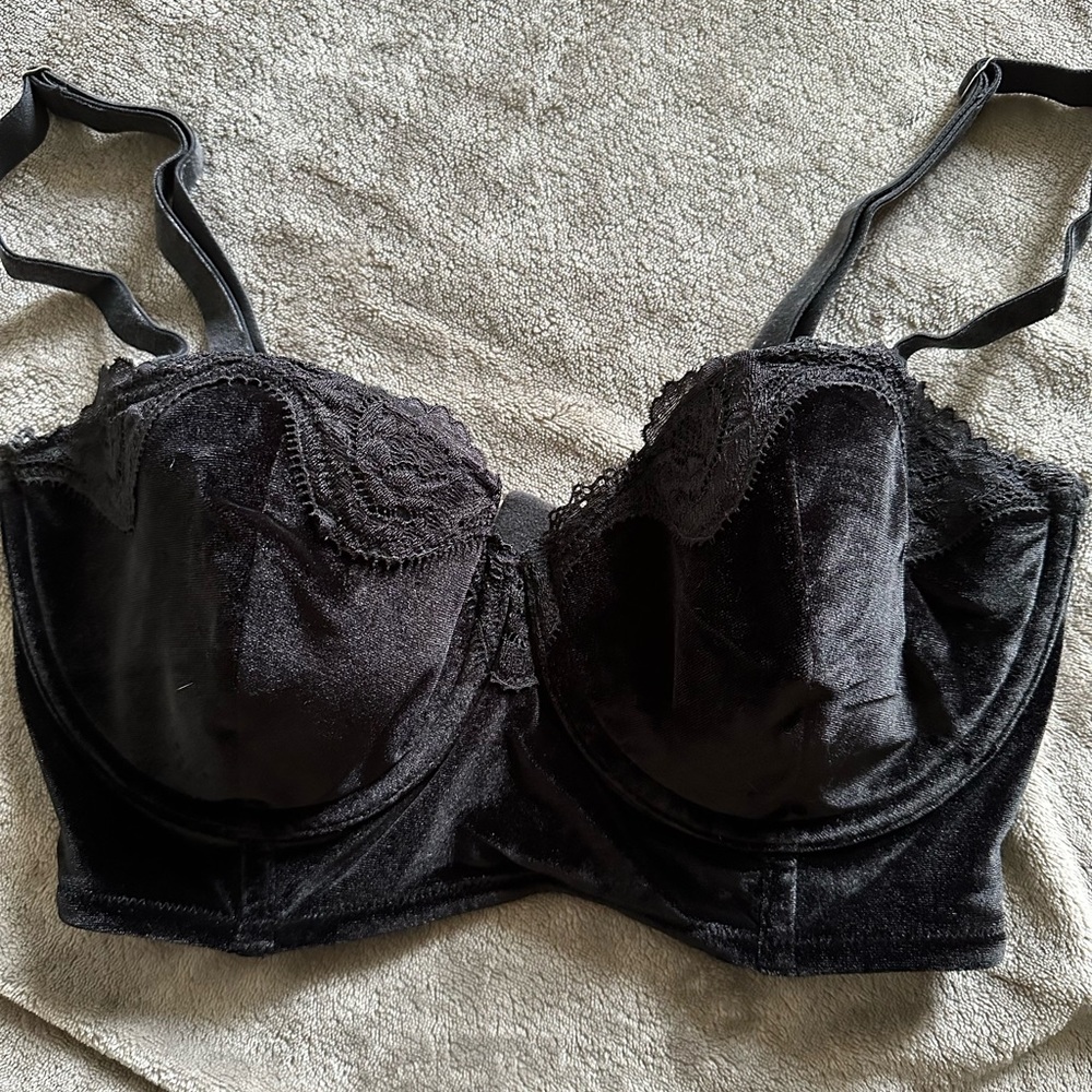 Victoria’s Secret velvet bra size 34 D